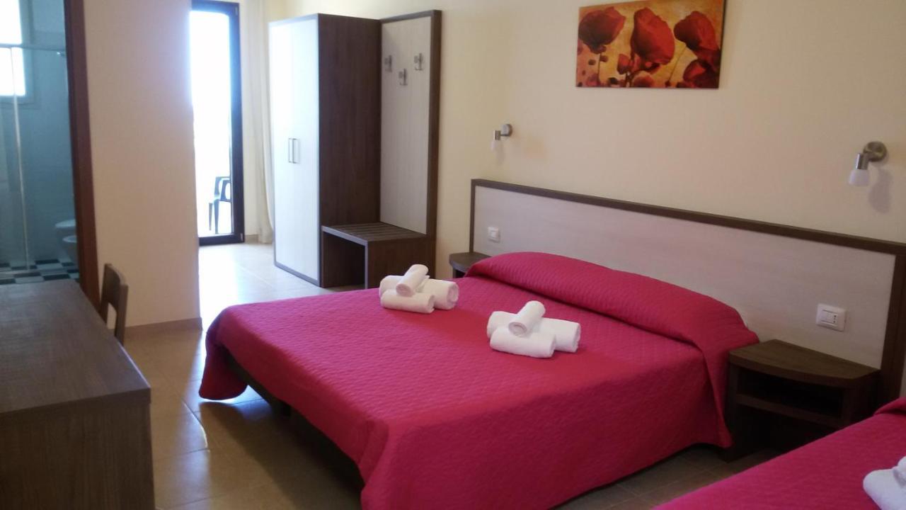 B&B Hotel Helios Uggiano La Chiesa Exterior foto