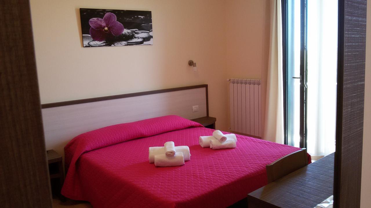 B&B Hotel Helios Uggiano La Chiesa Exterior foto